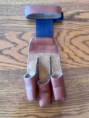 PSE King No-Pinch Leather Archery Finger Tab Size NM
